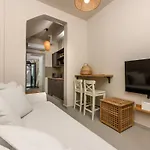 The Old Port Apartment *